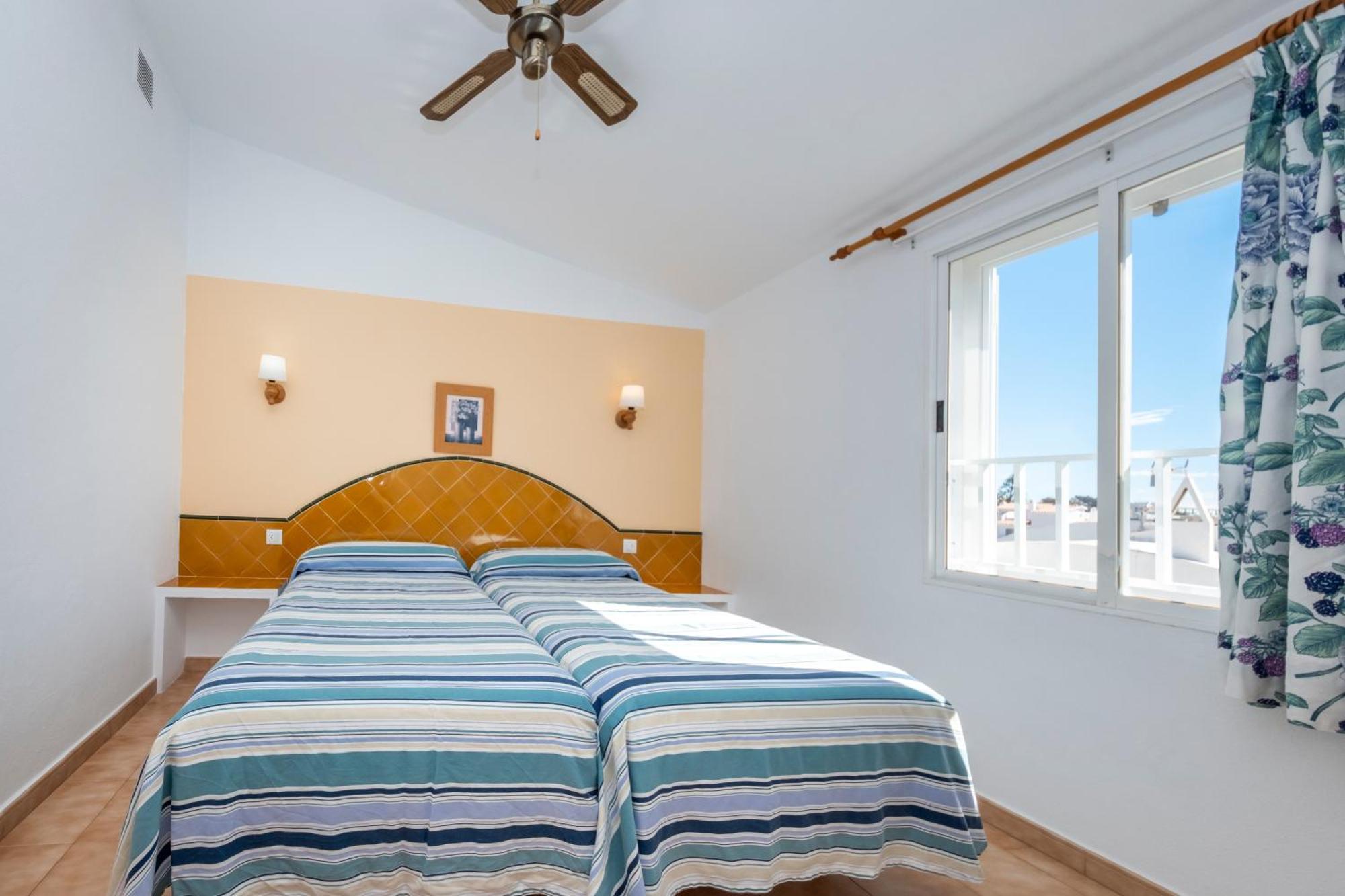 Apartamentos Sol Ponent Cala Blanca  Exterior foto