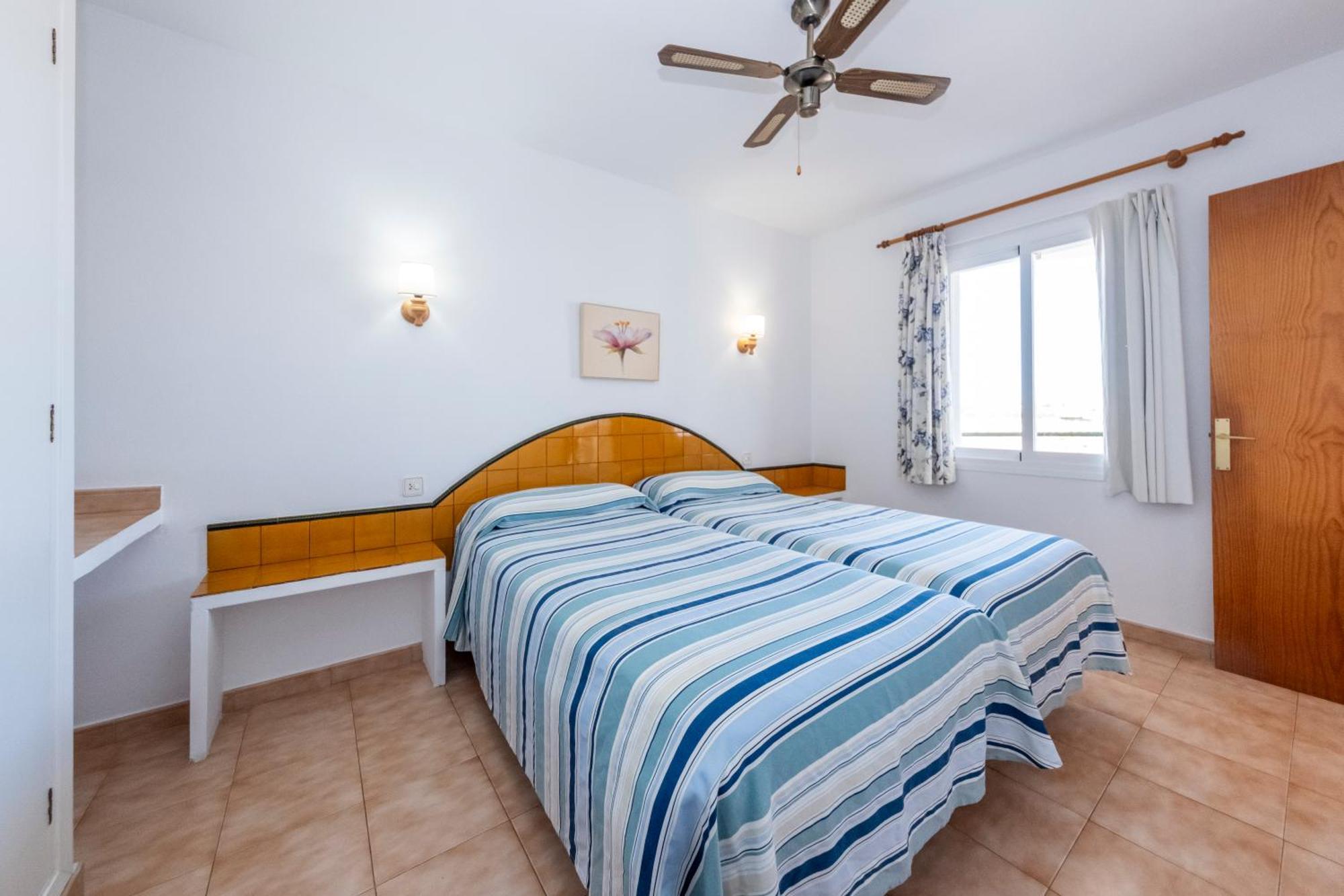 Apartamentos Sol Ponent Cala Blanca  Exterior foto