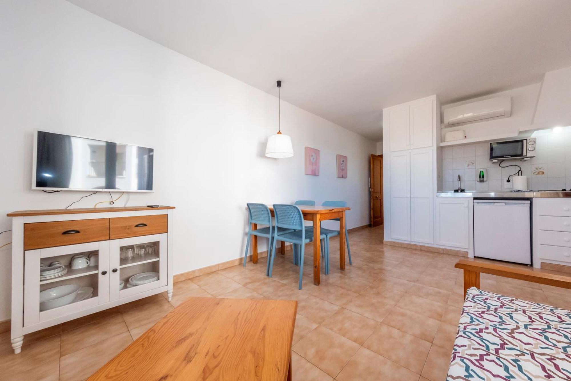 Apartamentos Sol Ponent Cala Blanca  Exterior foto